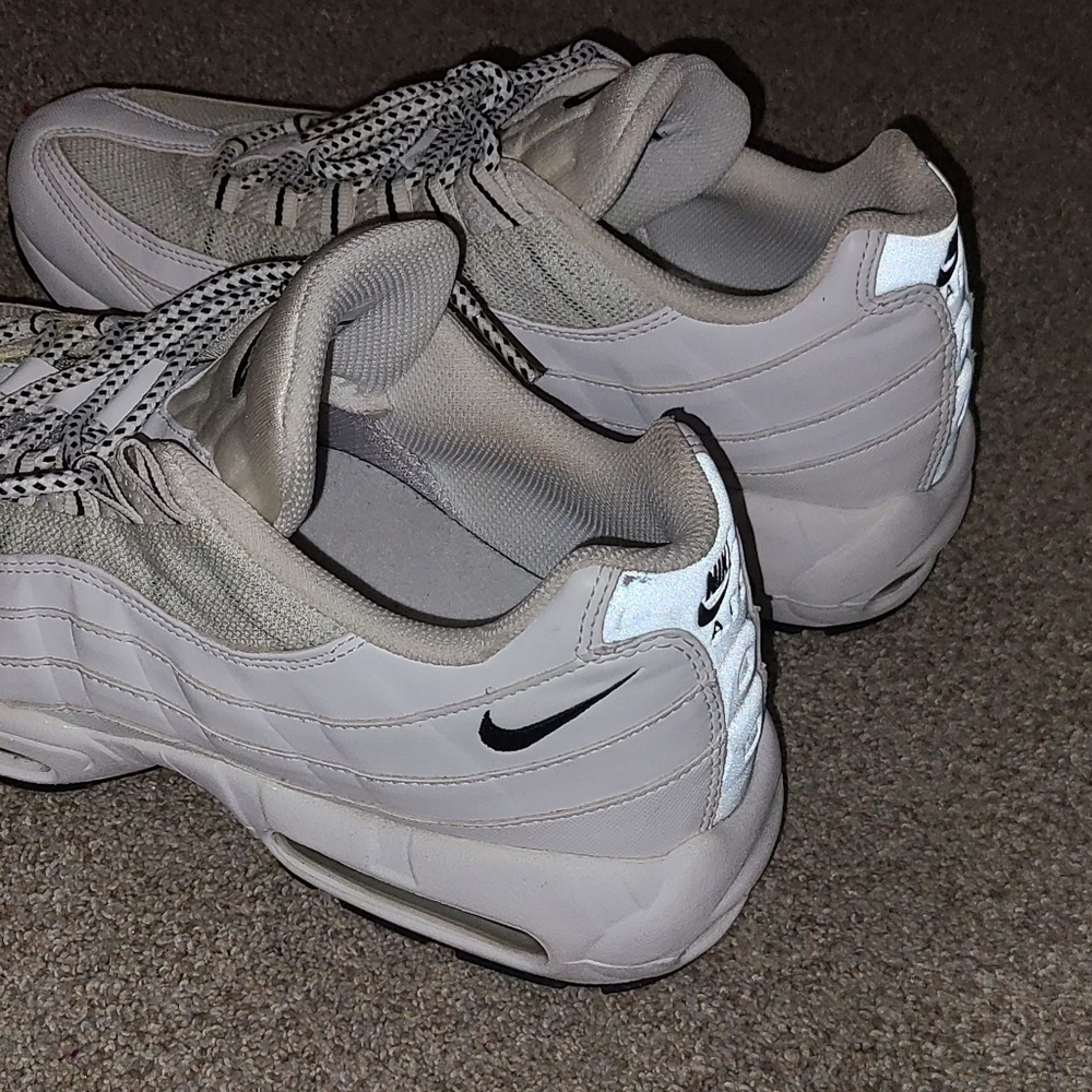 Men's Nike Air Max.  black/white. Size 11